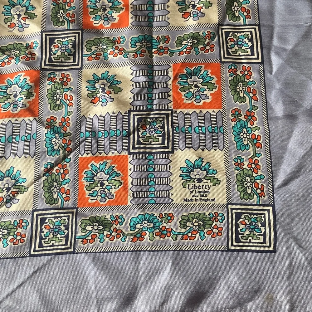 Vintage Liberty of l London silk square - Picture 2 of 7